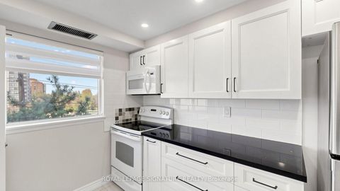 Photo 9 at 411 - 7 Bishop Avenue, Newtonbrook East, Toronto