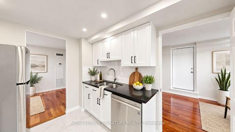 Photo 11 at 411 - 7 Bishop Avenue, Newtonbrook East, Toronto