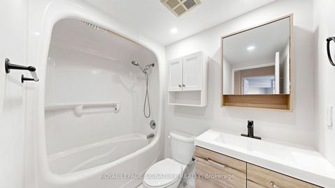 Photo 30 at 411 - 7 Bishop Avenue, Newtonbrook East, Toronto