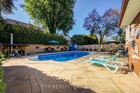 Photo 3 at 17 Rustywood Drive, Donalda, Toronto