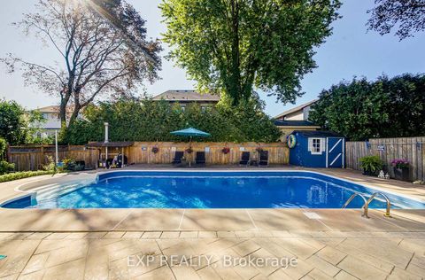 Photo 4 at 17 Rustywood Drive, Donalda, Toronto