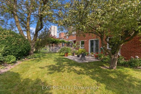 Photo 1 at 152 Hilda Avenue, Newtonbrook West, Toronto