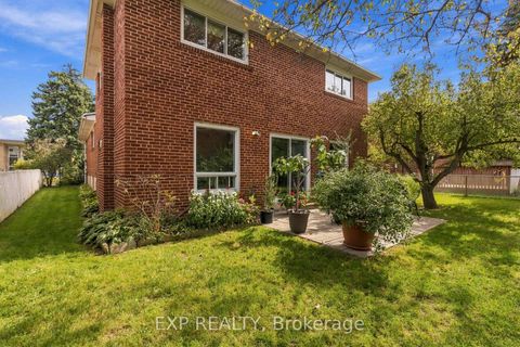 Photo 2 at 152 Hilda Avenue, Newtonbrook West, Toronto
