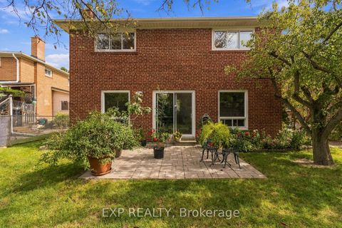 Photo 3 at 152 Hilda Avenue, Newtonbrook West, Toronto