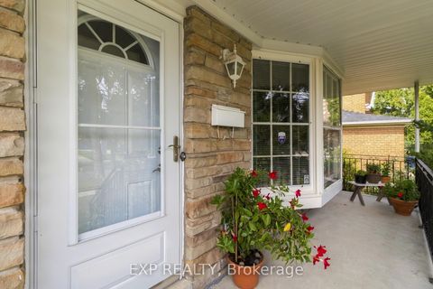 Photo 4 at 152 Hilda Avenue, Newtonbrook West, Toronto