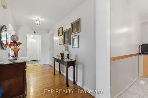 Photo 5 at 152 Hilda Avenue, Newtonbrook West, Toronto