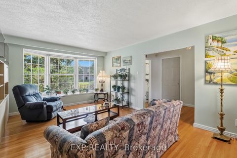 Photo 9 at 152 Hilda Avenue, Newtonbrook West, Toronto