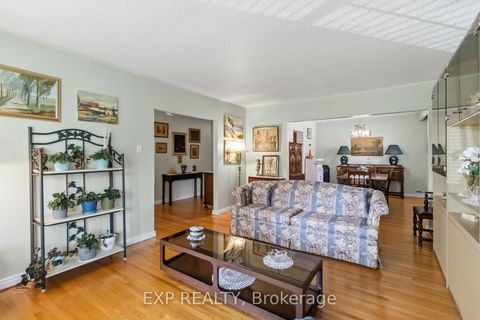 Photo 11 at 152 Hilda Avenue, Newtonbrook West, Toronto