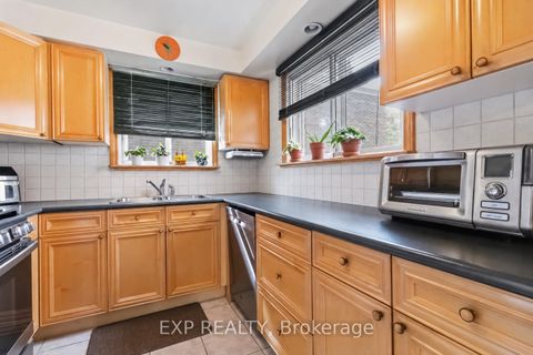 Photo 17 at 152 Hilda Avenue, Newtonbrook West, Toronto