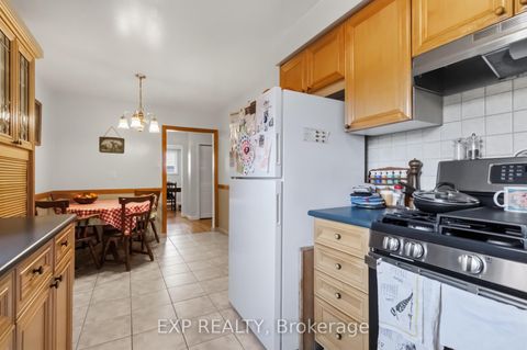 Photo 18 at 152 Hilda Avenue, Newtonbrook West, Toronto
