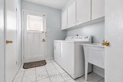 Photo 25 at 152 Hilda Avenue, Newtonbrook West, Toronto