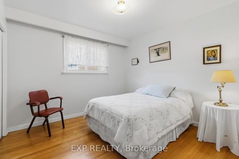 Photo 26 at 152 Hilda Avenue, Newtonbrook West, Toronto