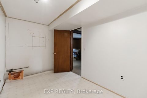 Photo 39 at 152 Hilda Avenue, Newtonbrook West, Toronto