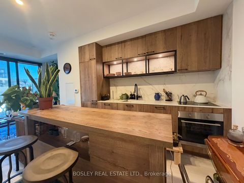 Photo 3 at 708 - 505 Richmond Street W, Waterfront Communities C1, Toronto