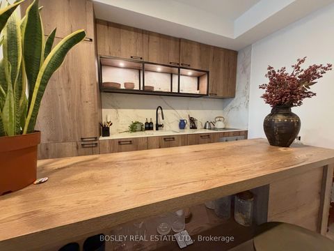 Photo 4 at 708 - 505 Richmond Street W, Waterfront Communities C1, Toronto
