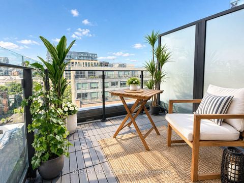 Photo 11 at 708 - 505 Richmond Street W, Waterfront Communities C1, Toronto