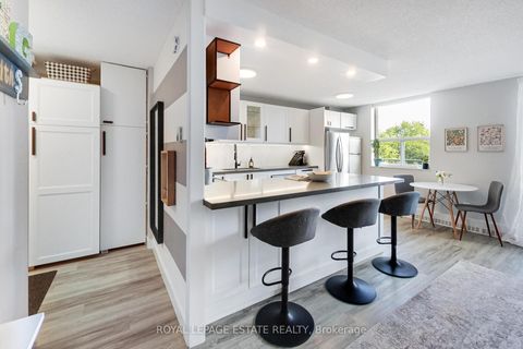 Photo 4 at 311 - 1071 Woodbine Avenue, Lumsden, Toronto