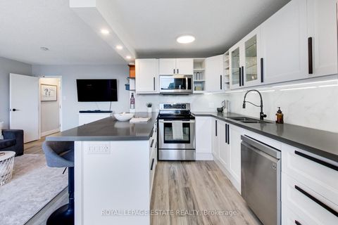 Photo 5 at 311 - 1071 Woodbine Avenue, Lumsden, Toronto