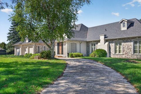 Photo 5 at 28 Putting Green Crescent, Kleinburg, Vaughan