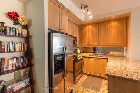 Photo 3 at 1311 - 628 Fleet Street, Niagara, Toronto