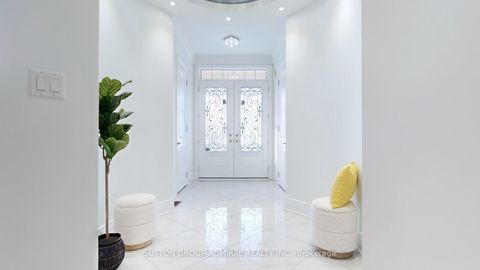 Photo 2 at 100 Virtue Crescent, Vellore Village, Vaughan