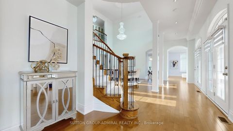 Photo 4 at 100 Virtue Crescent, Vellore Village, Vaughan