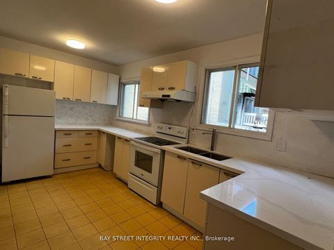 Photo 1 at 204 Greenfield Avenue, Willowdale East, Toronto