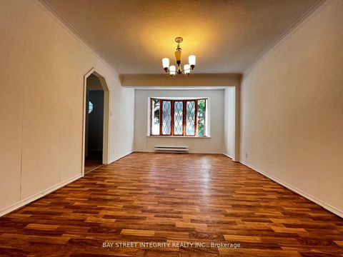 Photo 2 at 204 Greenfield Avenue, Willowdale East, Toronto