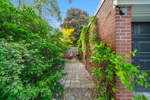 Photo 6 at 2 Four Oaks Gate, East York, Toronto