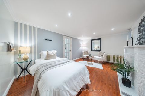 Photo 33 at 2 Four Oaks Gate, East York, Toronto