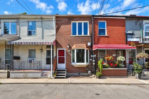 Photo 2 at 14 Kensington Place, Chinatown, Toronto