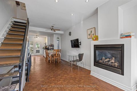Photo 3 at 14 Kensington Place, Chinatown, Toronto