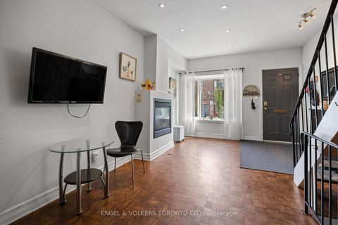 Photo 4 at 14 Kensington Place, Chinatown, Toronto