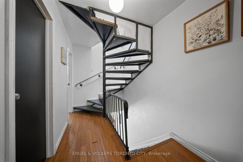 Photo 10 at 14 Kensington Place, Chinatown, Toronto