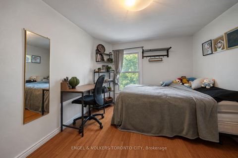 Photo 13 at 14 Kensington Place, Chinatown, Toronto