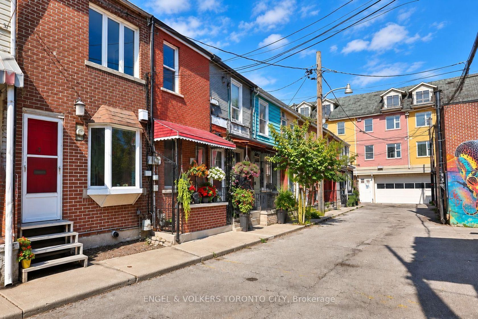 14 Kensington Place, Chinatown, Toronto photo number 2