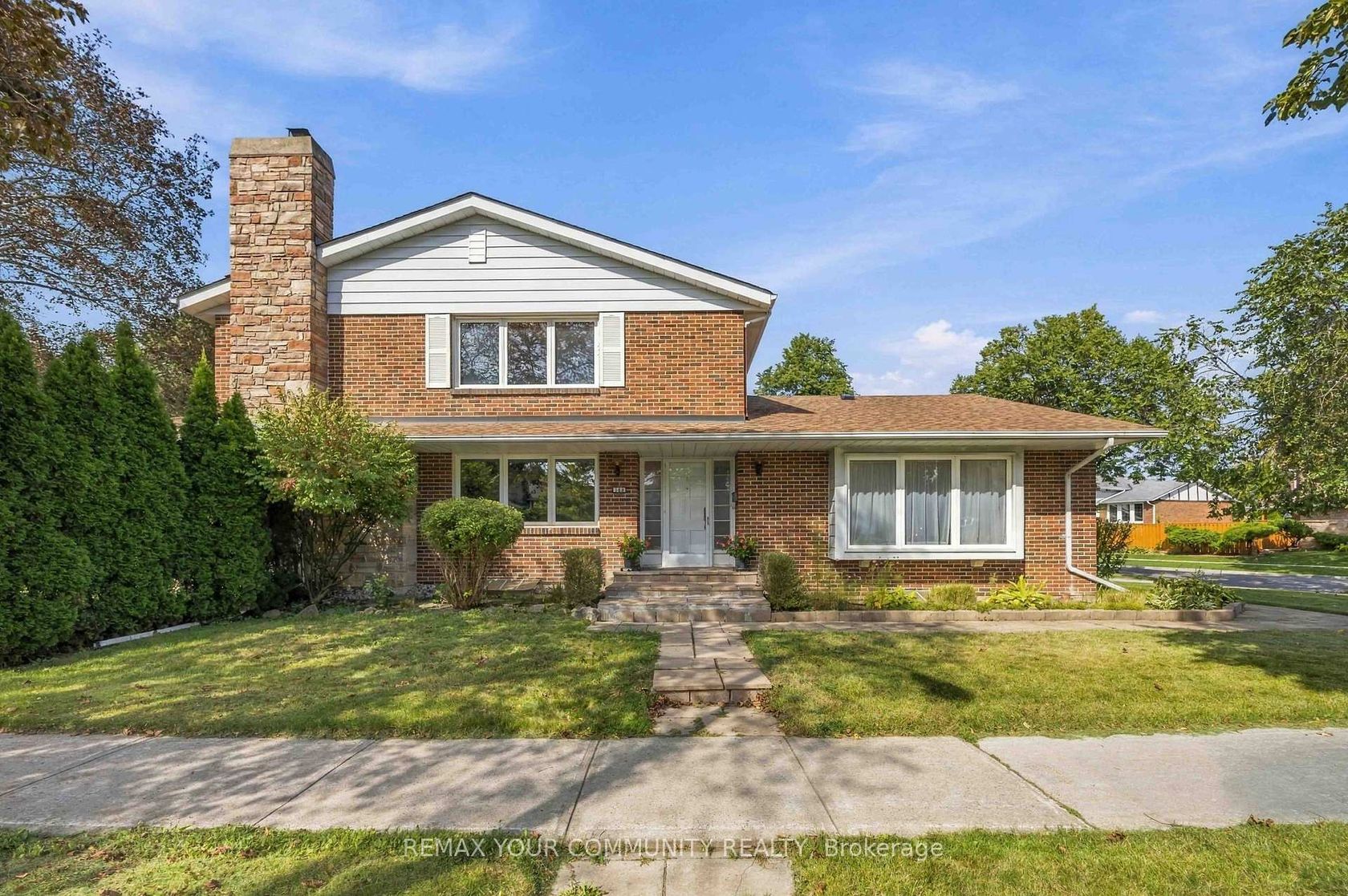 588 Huntingwood Drive, L'Amoreaux, Toronto 