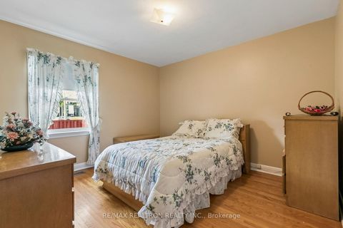 Photo 12 at 96 Commonwealth Avenue, Kennedy Park, Toronto