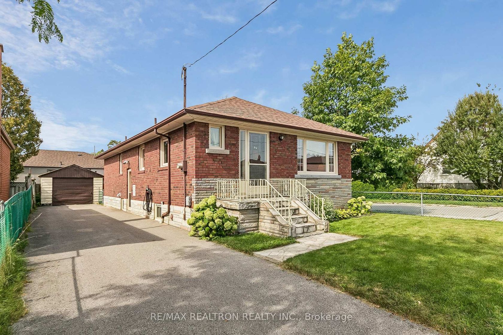 96 Commonwealth Avenue, Kennedy Park, Toronto 