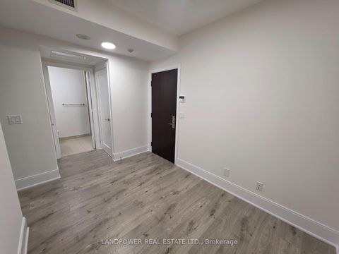 Photo 11 at 906 - 25 Broadway Avenue, Mount Pleasant West, Toronto