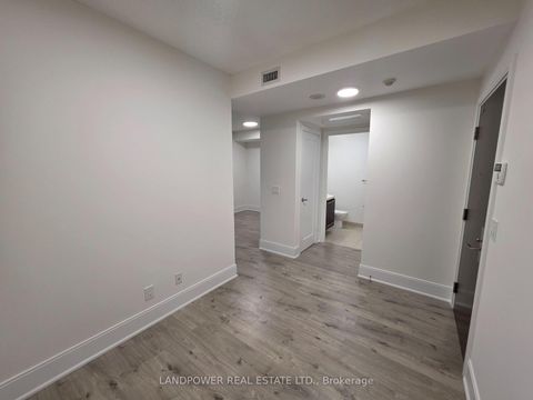 Photo 12 at 906 - 25 Broadway Avenue, Mount Pleasant West, Toronto