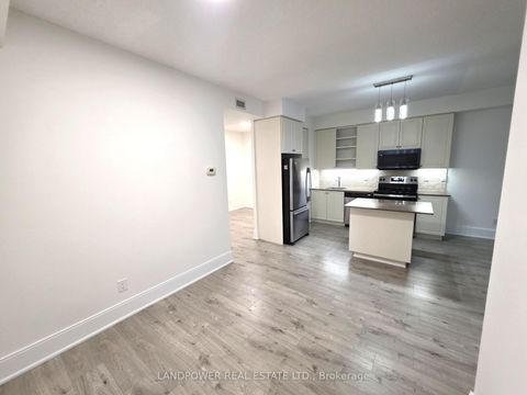 Photo 16 at 906 - 25 Broadway Avenue, Mount Pleasant West, Toronto