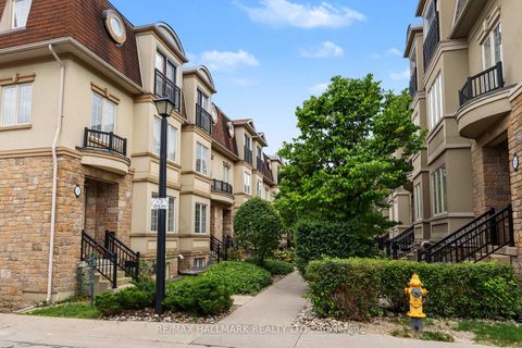 Photo 2 at 3 Flook Lane, Willowdale West, Toronto