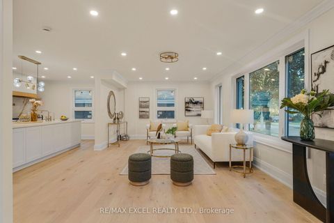 Photo 2 at 599 Conacher Drive, Newtonbrook East, Toronto
