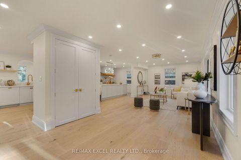 Photo 3 at 599 Conacher Drive, Newtonbrook East, Toronto