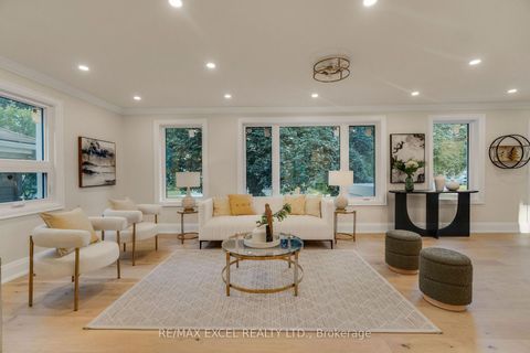 Photo 4 at 599 Conacher Drive, Newtonbrook East, Toronto