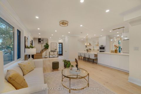 Photo 5 at 599 Conacher Drive, Newtonbrook East, Toronto