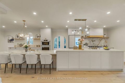 Photo 6 at 599 Conacher Drive, Newtonbrook East, Toronto