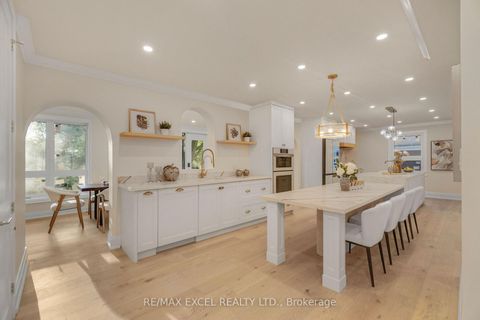 Photo 7 at 599 Conacher Drive, Newtonbrook East, Toronto