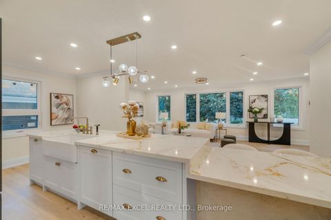 Photo 10 at 599 Conacher Drive, Newtonbrook East, Toronto